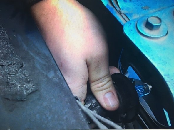 1992-1996 Ford F series-Bronco Header Panel Replacement: crwdns2935265:08crwdnd2935265:01crwdnd2935265:01crwdne2935265:0