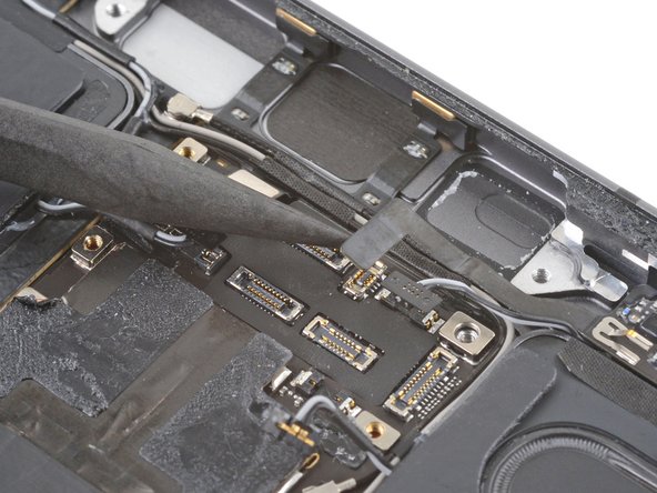 iPad Pro 11" 3rd Gen Battery Replacement, Disconnect the top right sensor cable: crwdns2935265:066crwdnd2935265:02crwdnd2935265:02crwdne2935265:0