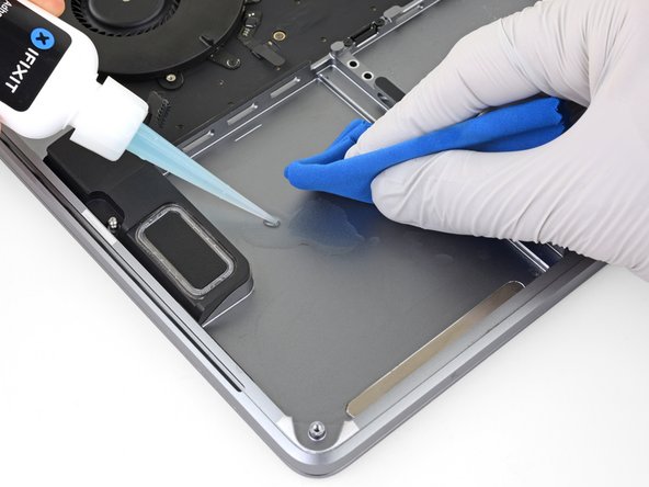 MacBook Pro 13" 2022 (M2) Battery Replacement, Remove the battery: crwdns2935265:038crwdnd2935265:03crwdnd2935265:03crwdne2935265:0