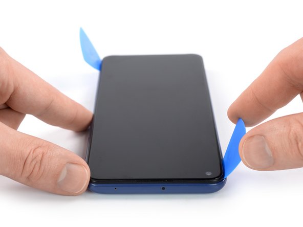 Xiaomi Redmi Note 9 Battery Replacement, Release the plastic clips and slice the adhesive: crwdns2935265:05crwdnd2935265:03crwdnd2935265:03crwdne2935265:0