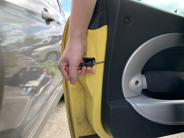 2004 Mini Cooper Driver Window Replacement: step 4, image 1 of 3