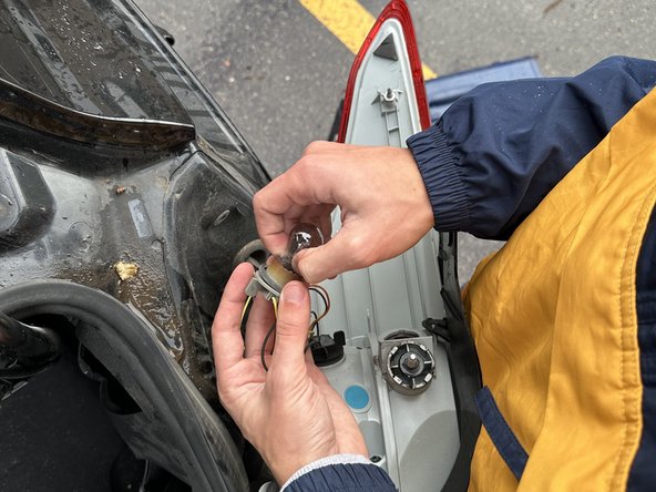 2015 Ford Focus Brake Light Replacement: crwdns2935265:06crwdnd2935265:02crwdnd2935265:02crwdne2935265:0