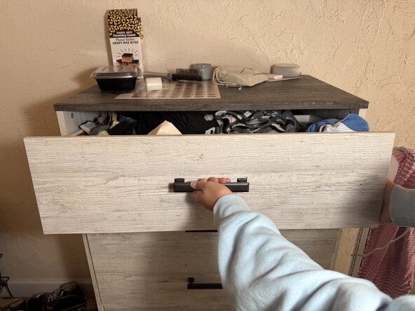 Ashley Furniture's 5 Drawer Chest Drawer Slide Replacement, Drawer Slide: crwdns2935265:01crwdnd2935265:01crwdnd2935265:03crwdne2935265:0