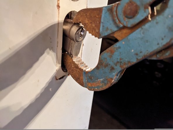 How to crack a Euro Cylinder, Break the Cylinder: step 3, image 2 of 2