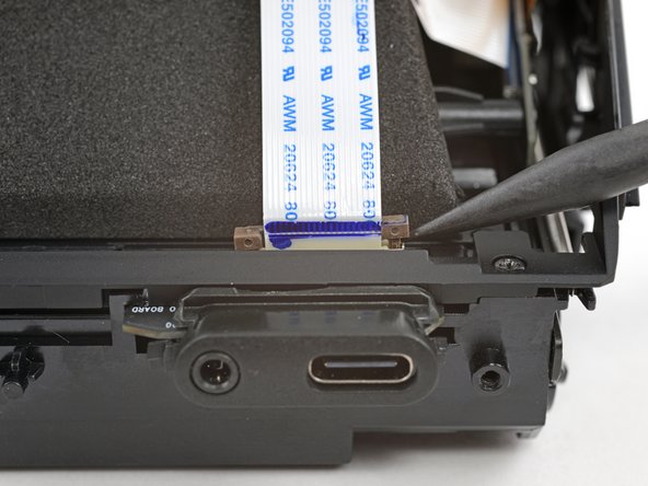 Polaroid I-2 USB-C Port Board Replacement, Disconnect the USB-C port board: crwdns2935265:033crwdnd2935265:02crwdnd2935265:03crwdne2935265:0