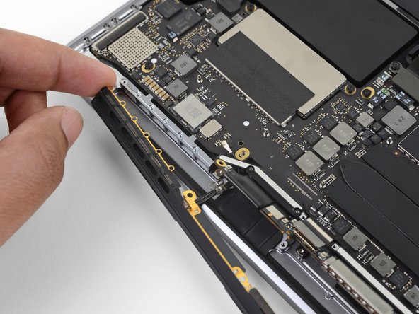 MacBook Pro 13" Function Keys 2017 Display Assembly Replacement, Remove the antenna assembly: crwdns2935265:025crwdnd2935265:02crwdnd2935265:03crwdne2935265:0