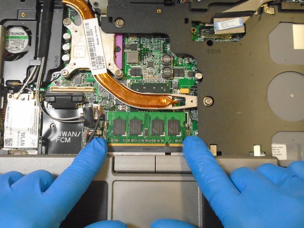 Dell Latitude D830 RAM Replacement: crwdns2935265:012crwdnd2935265:02crwdnd2935265:02crwdne2935265:0