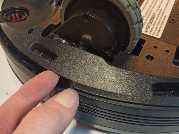 Ecovacs Deebot 920 Disassembly, Remove The Skid Plate: crwdns2935265:03crwdnd2935265:03crwdnd2935265:03crwdne2935265:0