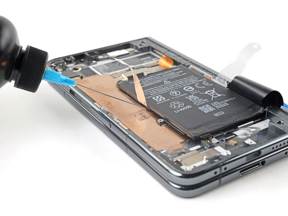 Google Pixel Fold Inner Screen Assembly Replacement, Apply isopropyl alcohol: crwdns2935265:069crwdnd2935265:02crwdnd2935265:03crwdne2935265:0