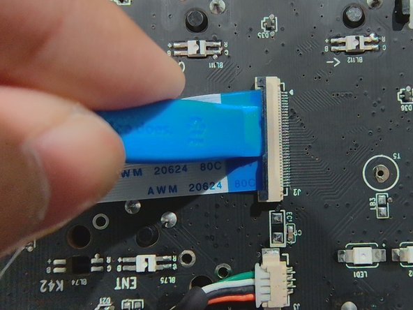 Razer BlackWidow V3 Pro Top Housing Replacement, ZIF connector removal: crwdns2935265:07crwdnd2935265:02crwdnd2935265:03crwdne2935265:0