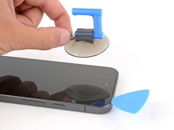 Google Pixel 9a Screen Replacement, Remove the suction handle: crwdns2935265:08crwdnd2935265:02crwdnd2935265:02crwdne2935265:0