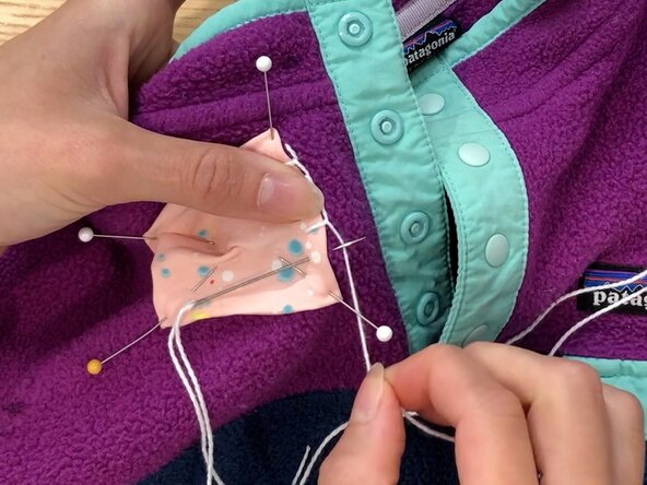 Blanket Stitch on a Patch, Stitch in one movement: crwdns2935265:07crwdnd2935265:02crwdnd2935265:03crwdne2935265:0