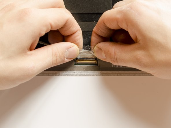 Upgrade the display panel and replace the display cable, Disconnect the display cable from the panel: stap 0, afbeelding 2 van 3