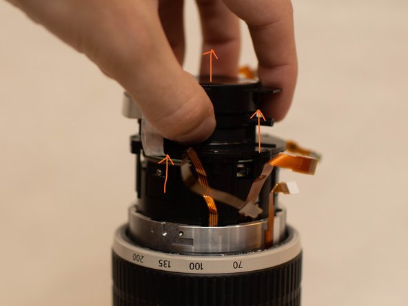 Canon EF 70-200mm f/2.8L IS USM Zooming Key Replacement, Remove the IS Lens Assembly: crwdns2935265:06crwdnd2935265:02crwdnd2935265:02crwdne2935265:0