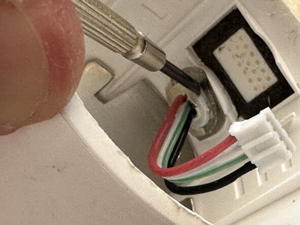 Disassembling Nest Outdoor Camera, USB cable removal: crwdns2935265:05crwdnd2935265:02crwdnd2935265:03crwdne2935265:0