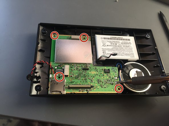 Garmin Nuvi 2529 Disassembly, Desoldering the speakers: crwdns2935265:05crwdnd2935265:03crwdnd2935265:03crwdne2935265:0