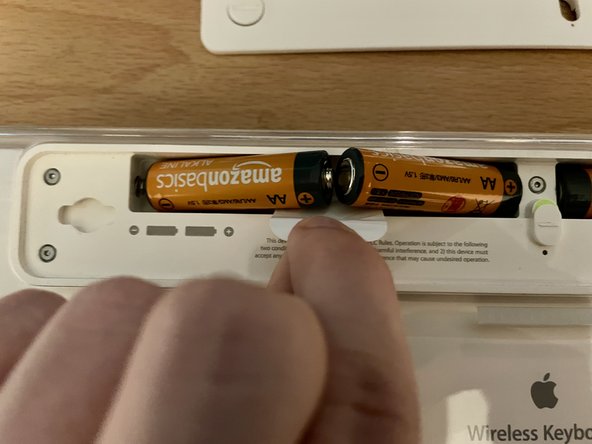 Apple Wireless Keyboard A1016 Battery Replacement: crwdns2935265:03crwdnd2935265:02crwdnd2935265:02crwdne2935265:0