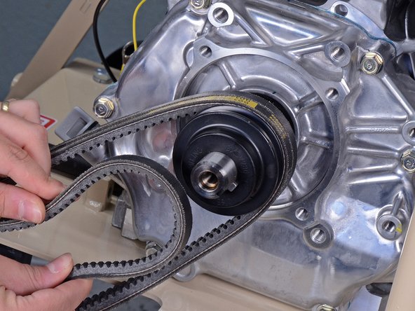 EDCO PRO KL-18 Concrete Saw Belts Replacement, Remove the belts from the motor pulley: crwdns2935265:014crwdnd2935265:03crwdnd2935265:03crwdne2935265:0