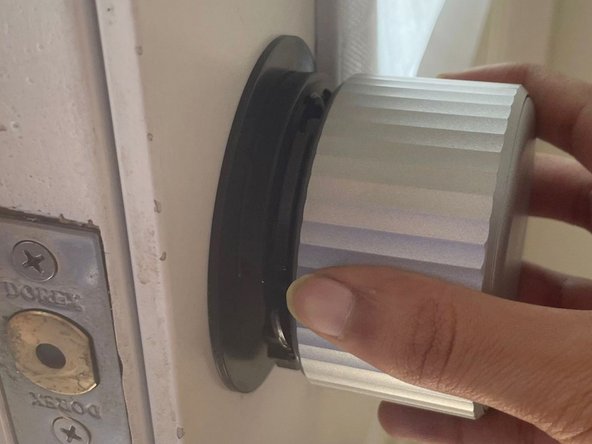 How to Replace a Manual Door Lock With An August (4th Gen.) Smart Lock: 步骤 7 中的图像 3，3