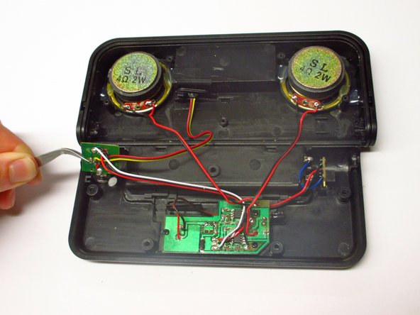 iHip Fold-up Portable Speaker LINE IN ADAPTER Replacement, Locating the LINE IN Adapter: crwdns2935265:05crwdnd2935265:02crwdnd2935265:02crwdne2935265:0