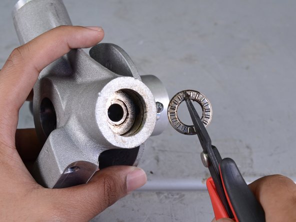 Electric Eel Lower Feeder Assembly Replacement: crwdns2935265:014crwdnd2935265:02crwdnd2935265:02crwdne2935265:0