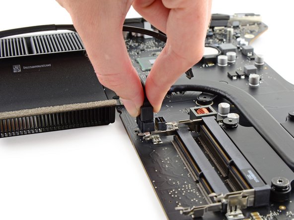 iMac Intel 21.5" EMC 2638 Logic Board Replacement: crwdns2935265:064crwdnd2935265:02crwdnd2935265:03crwdne2935265:0