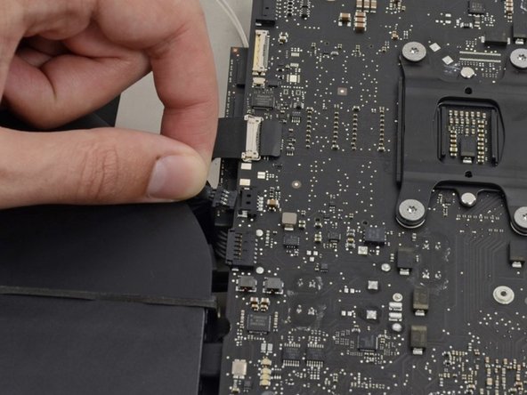 iMac Intel 21.5" EMC 2544 RAM Replacement (Easier version), Remove the Fan: crwdns2935265:07crwdnd2935265:02crwdnd2935265:02crwdne2935265:0