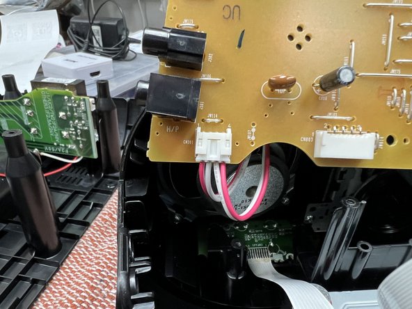 Sony CFD-S70 Disassembly, Disconnecting connectors: crwdns2935265:07crwdnd2935265:02crwdnd2935265:03crwdne2935265:0