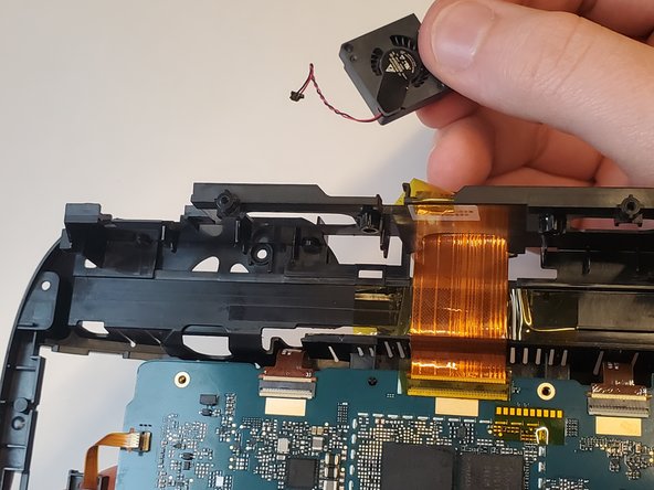HTC Vive Cosmos Disassembly, Unplug Fan: crwdns2935265:017crwdnd2935265:02crwdnd2935265:02crwdne2935265:0