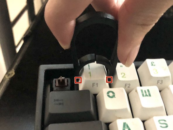 Remplacement des touches du Ducky x Varmilo MIYA Pro Panda: étape 3, image 2 de 3