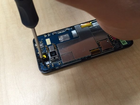 HTC Droid Incredible Teardown, Unscrewing Motherboard: crwdns2935265:05crwdnd2935265:02crwdnd2935265:03crwdne2935265:0