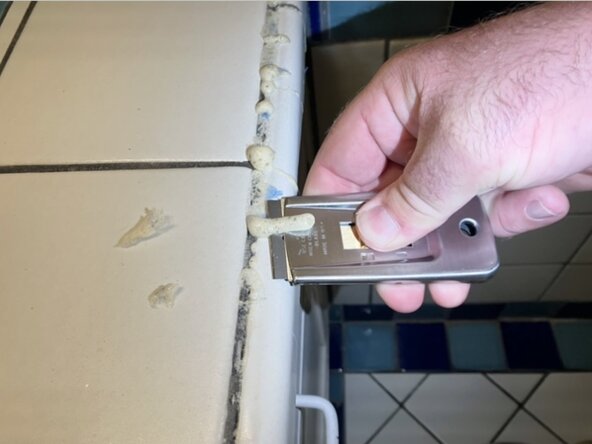 Bullnose Tile Replacement: passo 18, imagem 1 %32