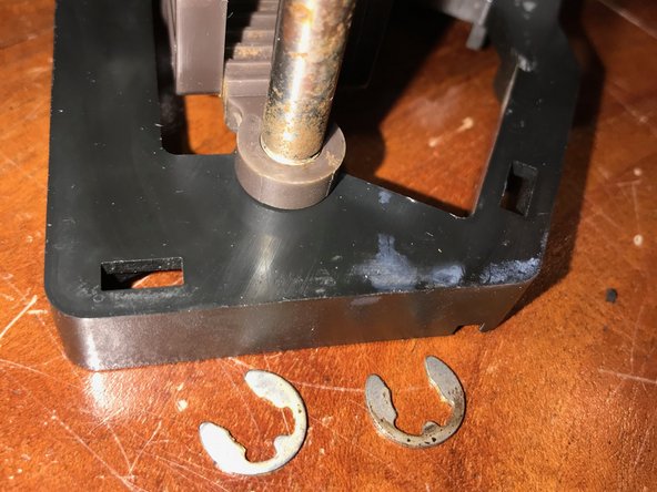 Brewgroup Disassembly, Lower Shaft and snap rings: crwdns2935265:034crwdnd2935265:02crwdnd2935265:03crwdne2935265:0