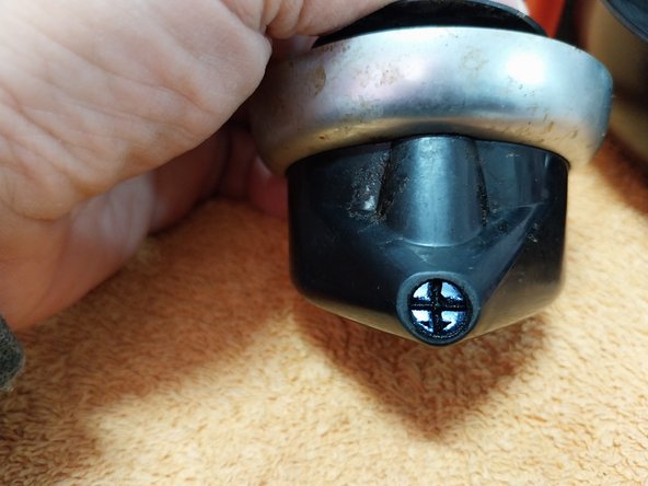 Nespresso Delonghi EN 95.R coffee machine Cleaning parrot beak coffee outlet clogged (Leaks coffee into case).: step 10, image 2 of 2