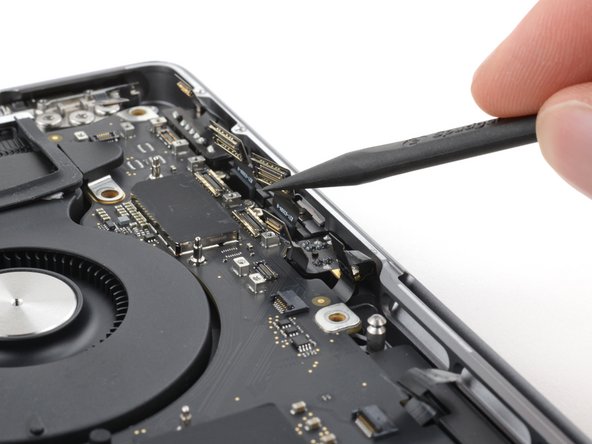 MacBook Pro 14" Late 2023 (M3) USB-C Ports Replacement, Move the cables out of the way: crwdns2935265:047crwdnd2935265:03crwdnd2935265:03crwdne2935265:0