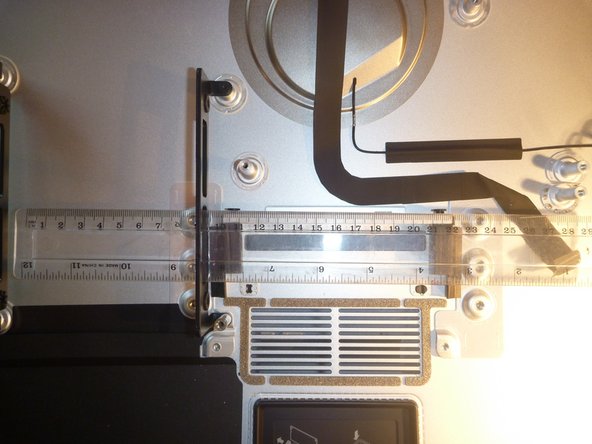 iMac Intel 27" EMC 2639 Stand Replacement, Detach the external part of the stand from the internal part: crwdns2935265:05crwdnd2935265:02crwdnd2935265:03crwdne2935265:0