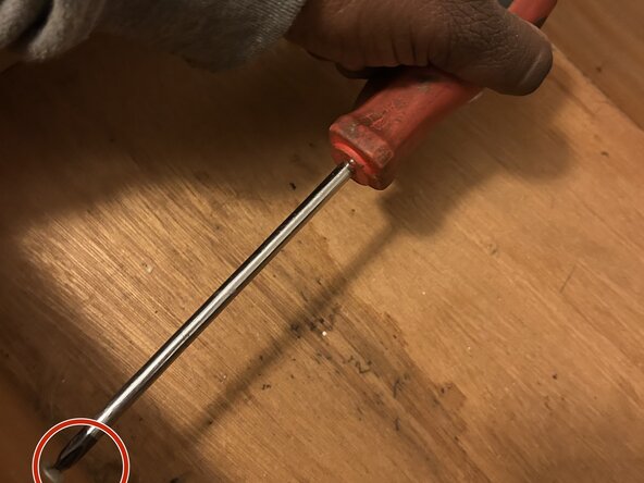 How to Refinish Wood Furniture, How to Refinish Wood Furniture: crwdns2935265:01crwdnd2935265:02crwdnd2935265:02crwdne2935265:0