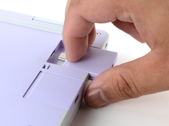 How to Install and Remove Expansion Cards: paso 5, imagen 2 de 3