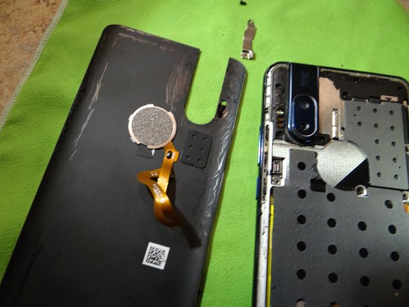 Motorola Hyper Android Phone Charging port Replacement, Remove finger print reader cable: crwdns2935265:010crwdnd2935265:03crwdnd2935265:03crwdne2935265:0