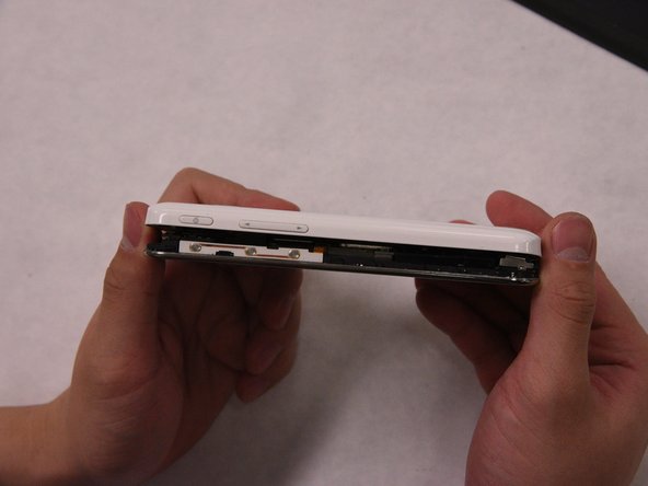 Samsung Galaxy Player 5.0 Screen Replacement: step 12, image 2 of 3
