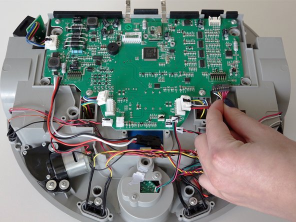 bObi Pet Main Board Replacement: 步骤 12 中的图像 2，3