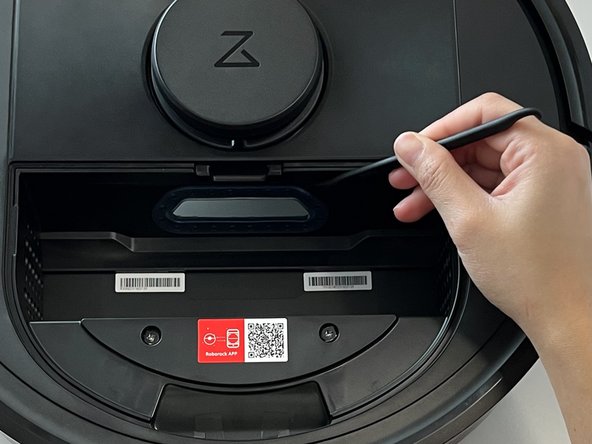 Roborock Q5 Main Brush Housing Replacement: crwdns2935265:09crwdnd2935265:02crwdnd2935265:03crwdne2935265:0