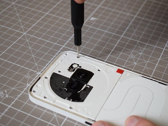 Nothing Phone (2a) Battery Replacement, Undo x6 Phillips 00 Screw: crwdns2935265:06crwdnd2935265:02crwdnd2935265:03crwdne2935265:0