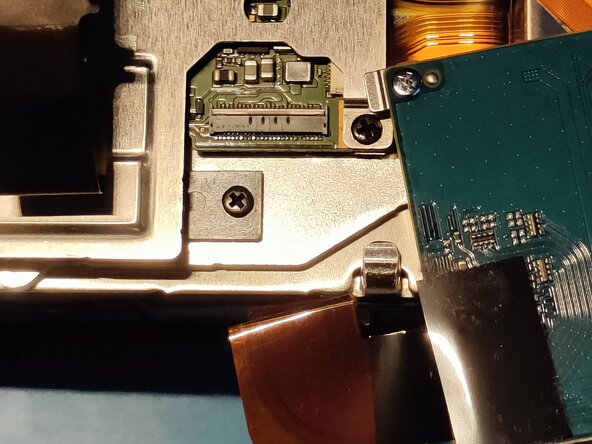 Sony A7 II Top Flex Cable replacement, Removing the SD card reader: crwdns2935265:017crwdnd2935265:03crwdnd2935265:03crwdne2935265:0