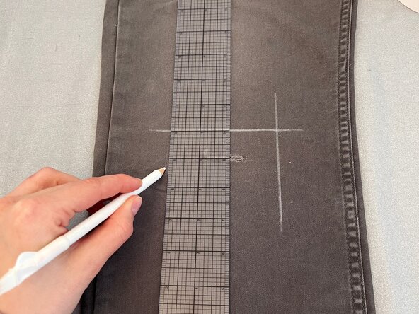 Make a Fabric Patch, Determine the patch dimensions: crwdns2935265:05crwdnd2935265:02crwdnd2935265:03crwdne2935265:0