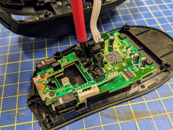 Logitech M500 Mouse Switch Replacement, Remove scroll wheel mount: crwdns2935265:06crwdnd2935265:02crwdnd2935265:03crwdne2935265:0