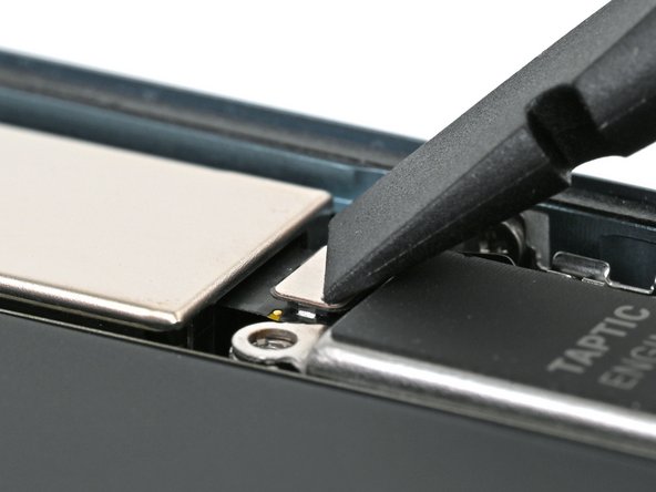 iPhone 16 Plus Loudspeaker Replacement, Connect the Taptic Engine: crwdns2935265:032crwdnd2935265:02crwdnd2935265:02crwdne2935265:0