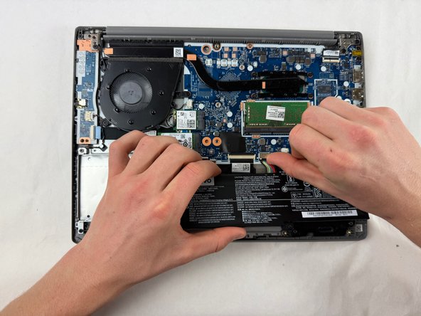 Lenovo IdeaPad 3-14IIL05 Battery Replacement, Battery: crwdns2935265:02crwdnd2935265:02crwdnd2935265:03crwdne2935265:0