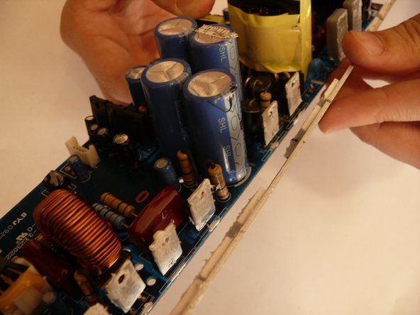 Behringer Eurolive B212D Audio Amplification PCB Replacement: crwdns2935265:013crwdnd2935265:02crwdnd2935265:02crwdne2935265:0