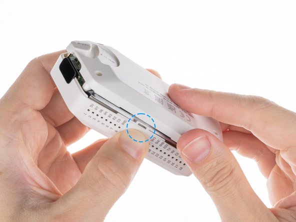 Flipper Zero Teardown, Open the back cover: crwdns2935265:04crwdnd2935265:02crwdnd2935265:03crwdne2935265:0